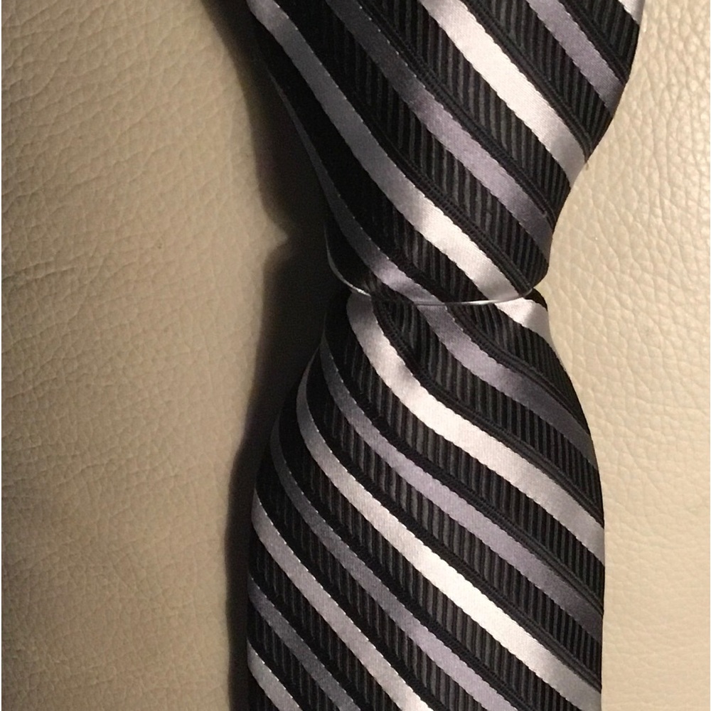 Brand new Stafford tie~ NOT CLIP ON ~shimmery Grey’s +black ~Father’s Day gift